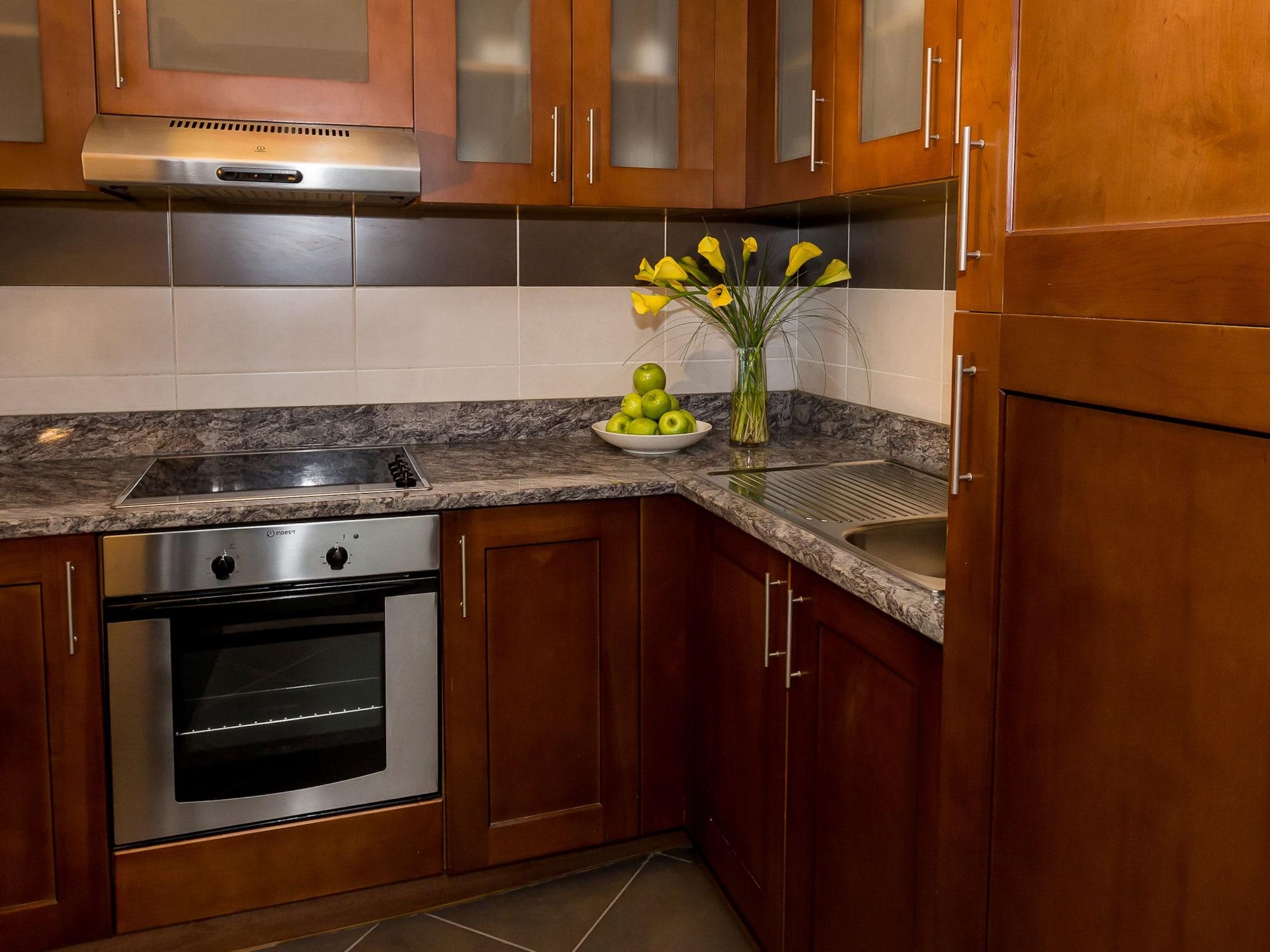 Flora Creek Deluxe Apartments, होटल के अलावा Dubai